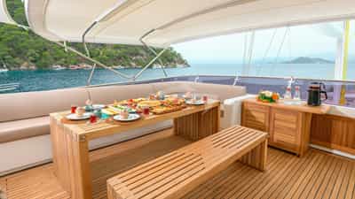 Flybridge Dining