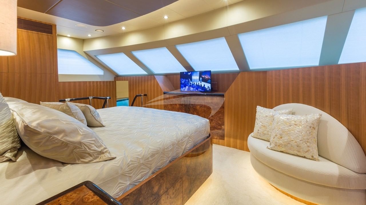 Master guest suite forward