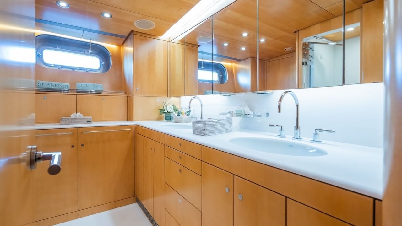 Master stateroom en suite