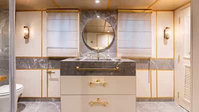 KALIZMA Master bathroom