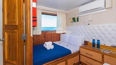 Upper deck double cabin