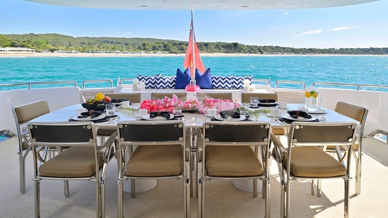 Aft deck dining (with airconditioning!)