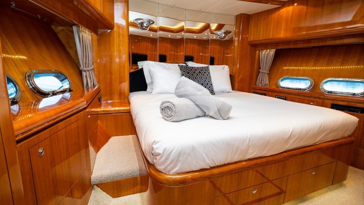 Aft guest cabin