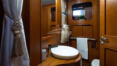 Twin Bathroom