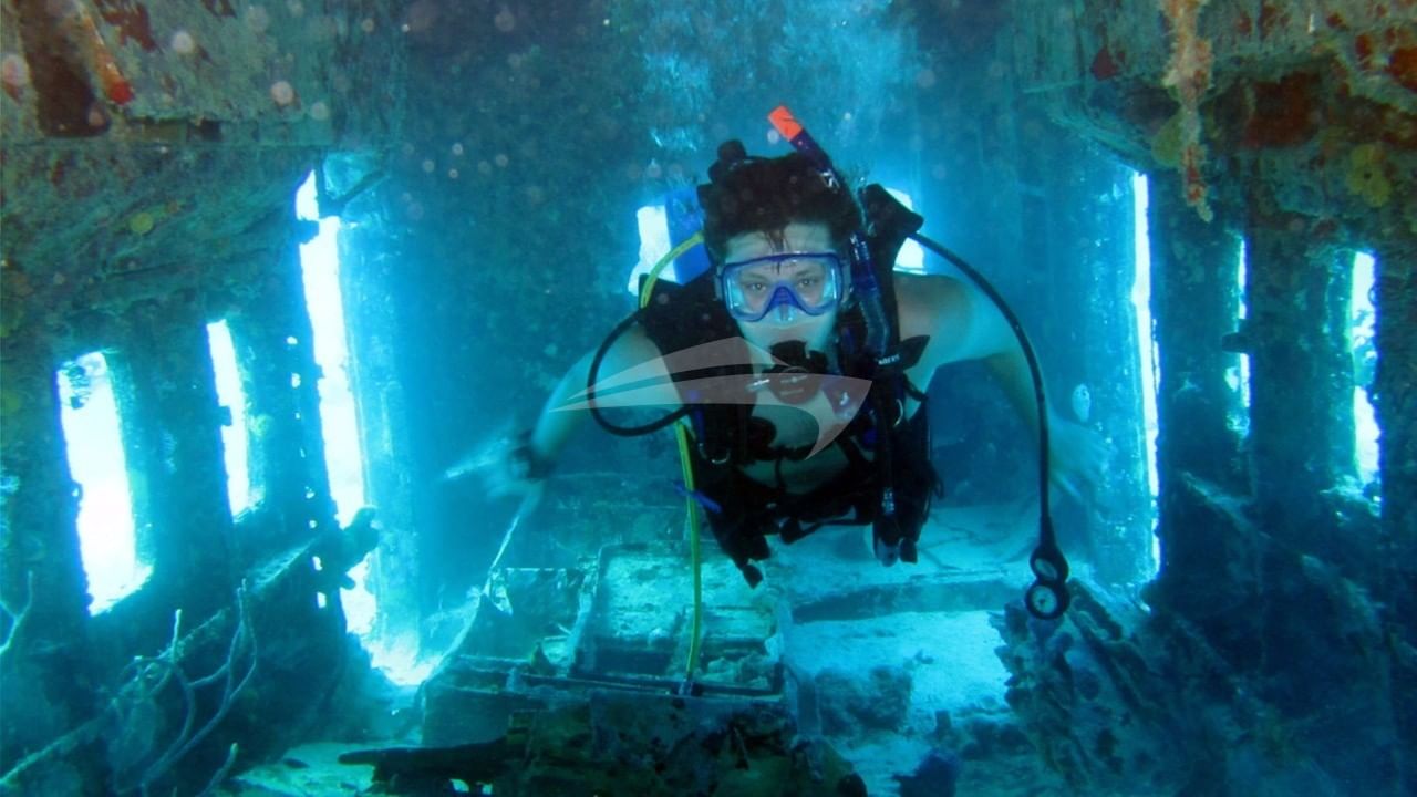 Airplane wreck dive