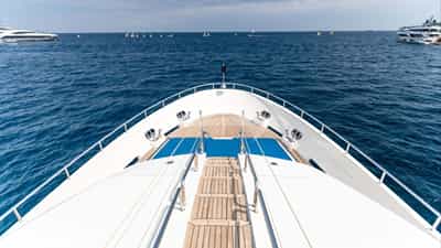 Bow seating