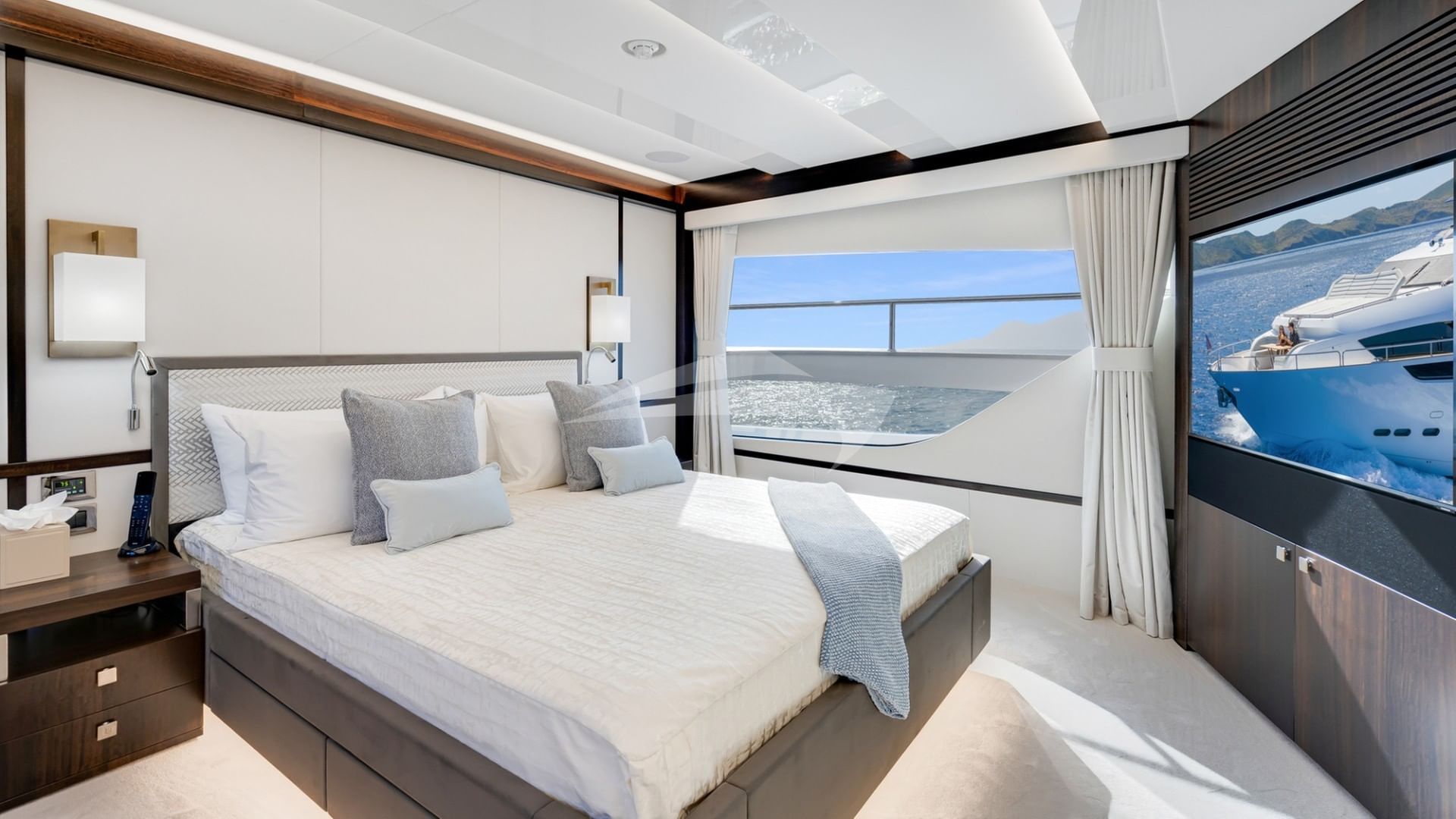 MAIN DECK MASTER STATEROOM