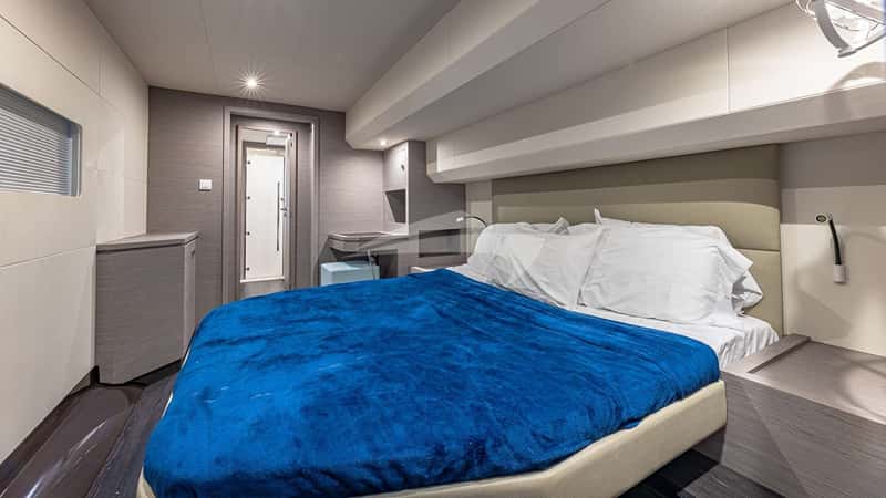 HAPPY PLACE 13m motor yacht charter, photo 6
