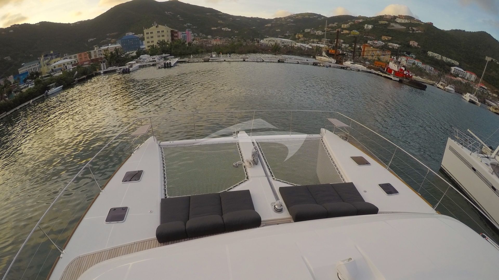 Foredeck sun loungers