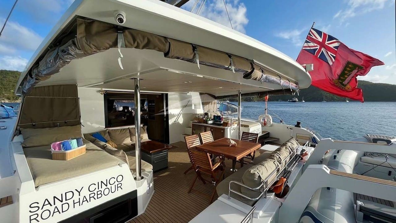 The cockpit with sun beds, seating, bar and alfresco dining