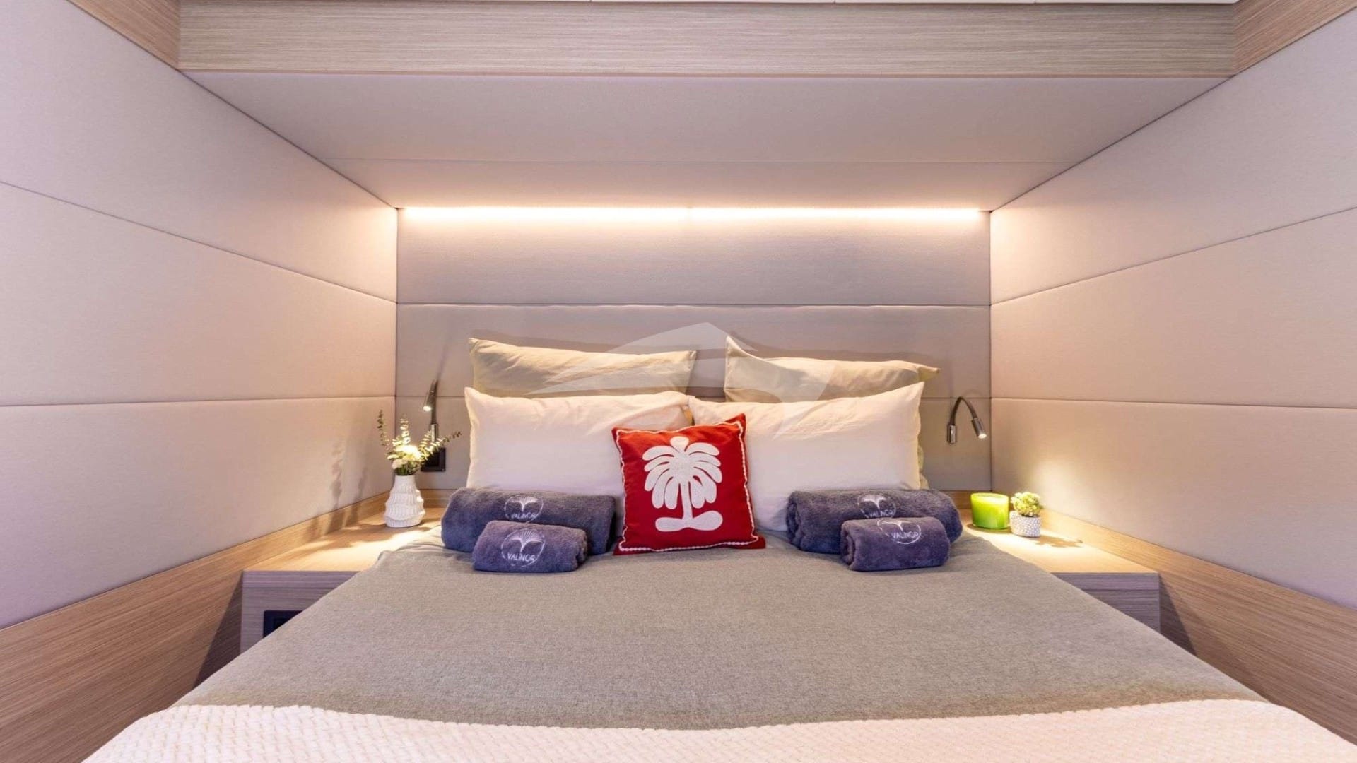 Forward guest queen suite