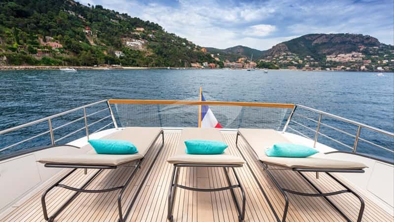 REGINE OF CANNES 25m motor yacht charter, photo 3