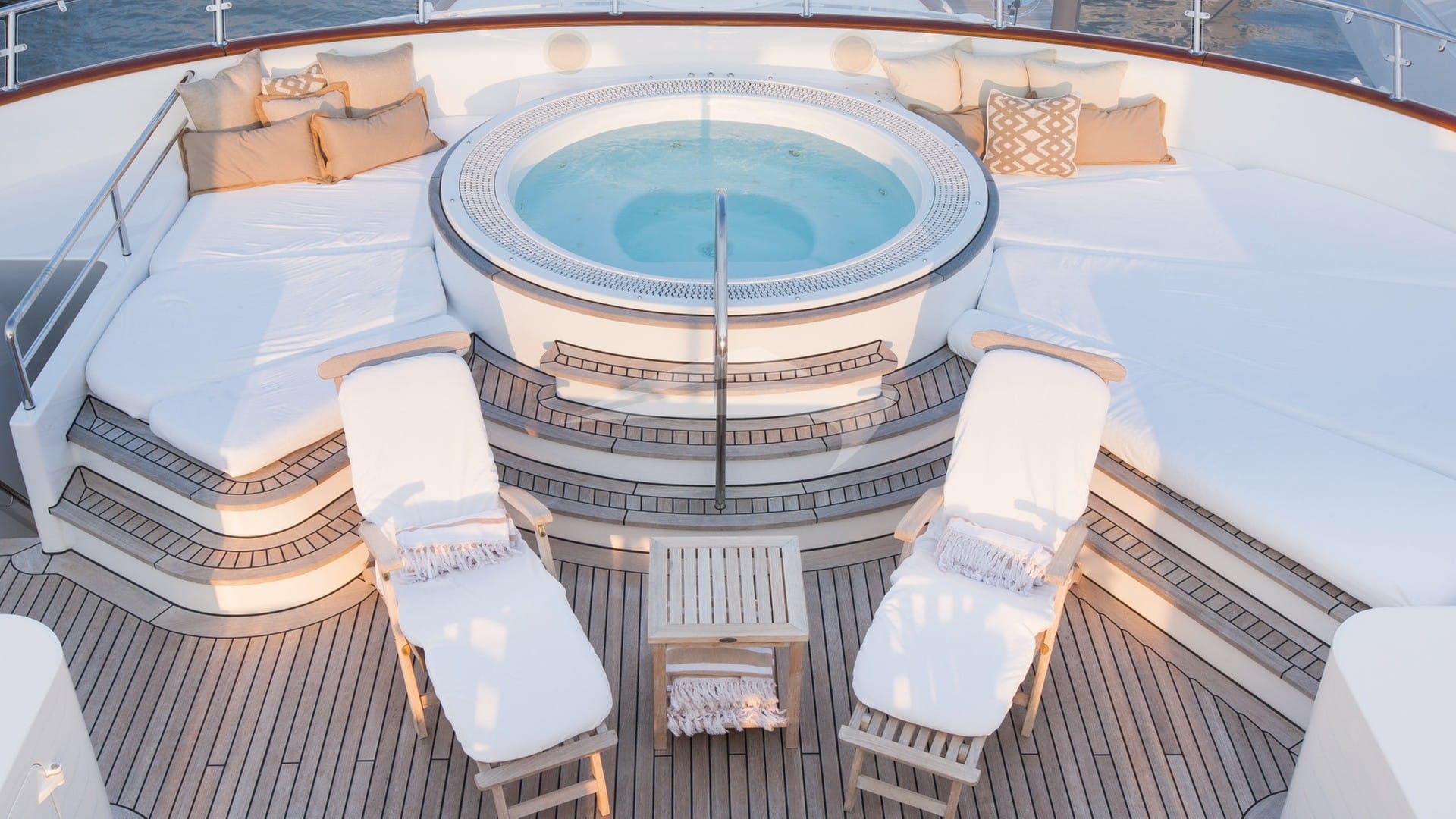 Sundeck Jacuzzi