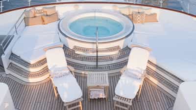 Sundeck Jacuzzi