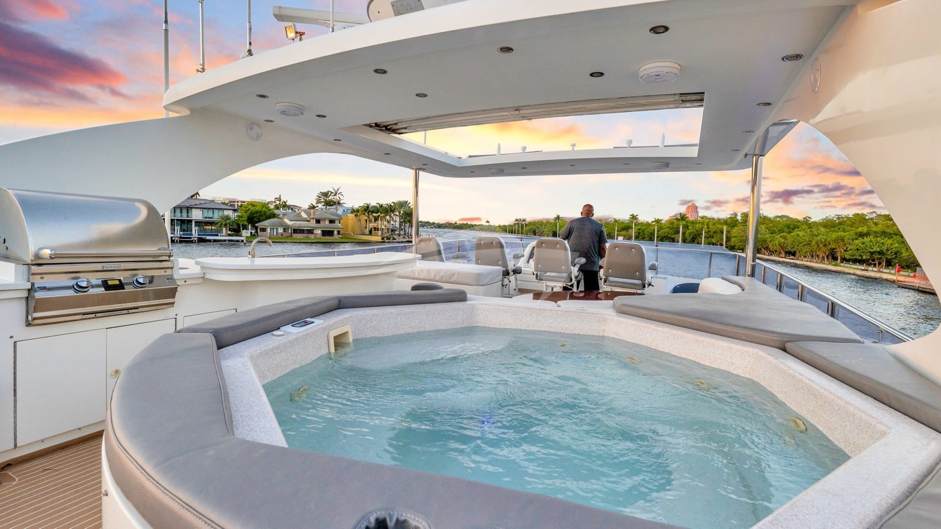 Flybridge Jacuzzi