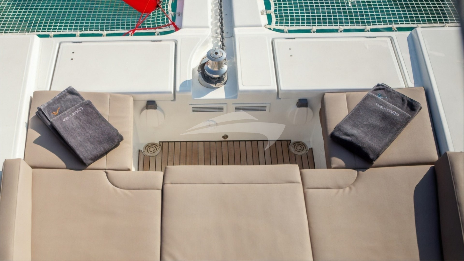 Fore deck seating