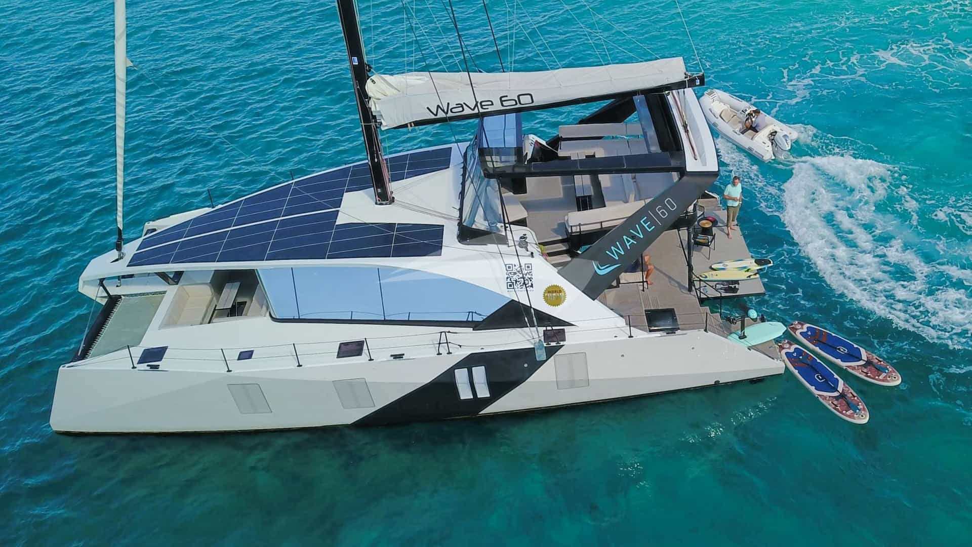 WAVE 60 yacht charter