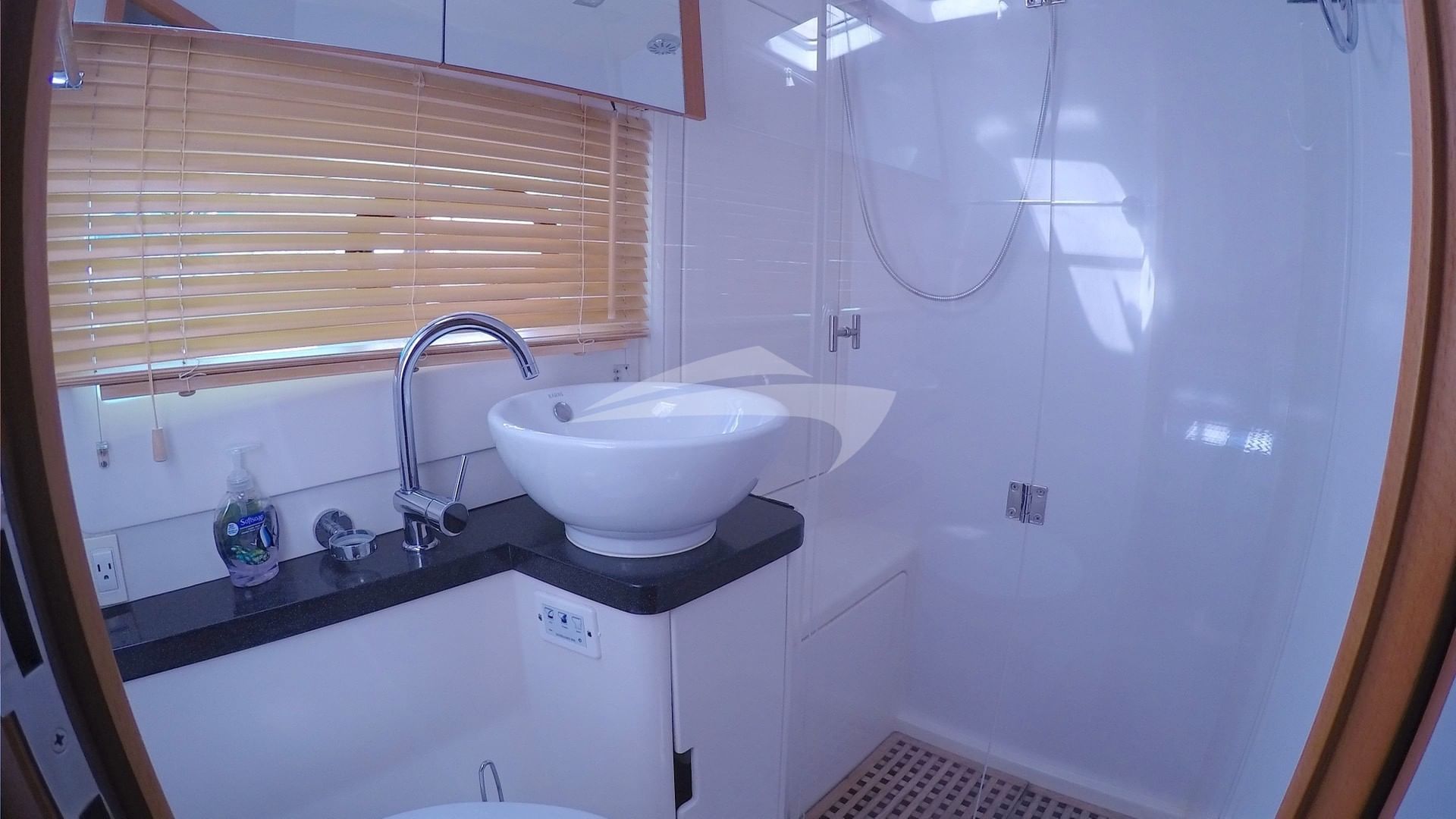 Aft guest head and shower