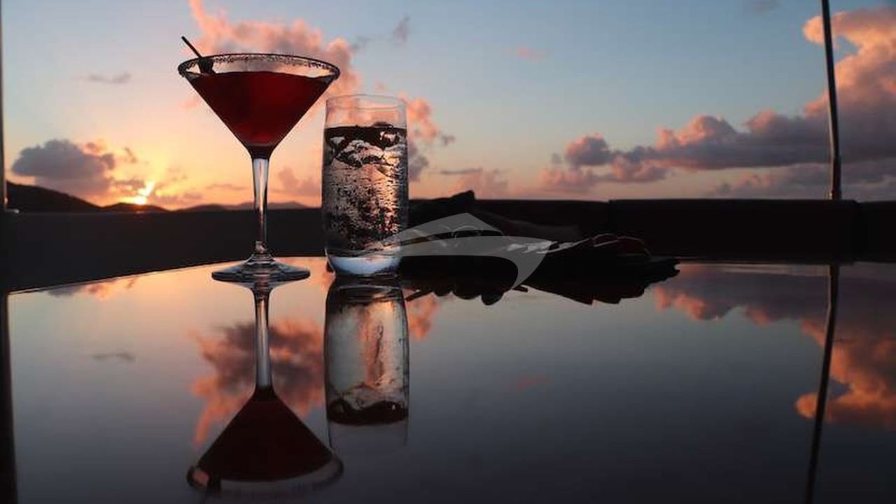 SEAGLASS 74 under power