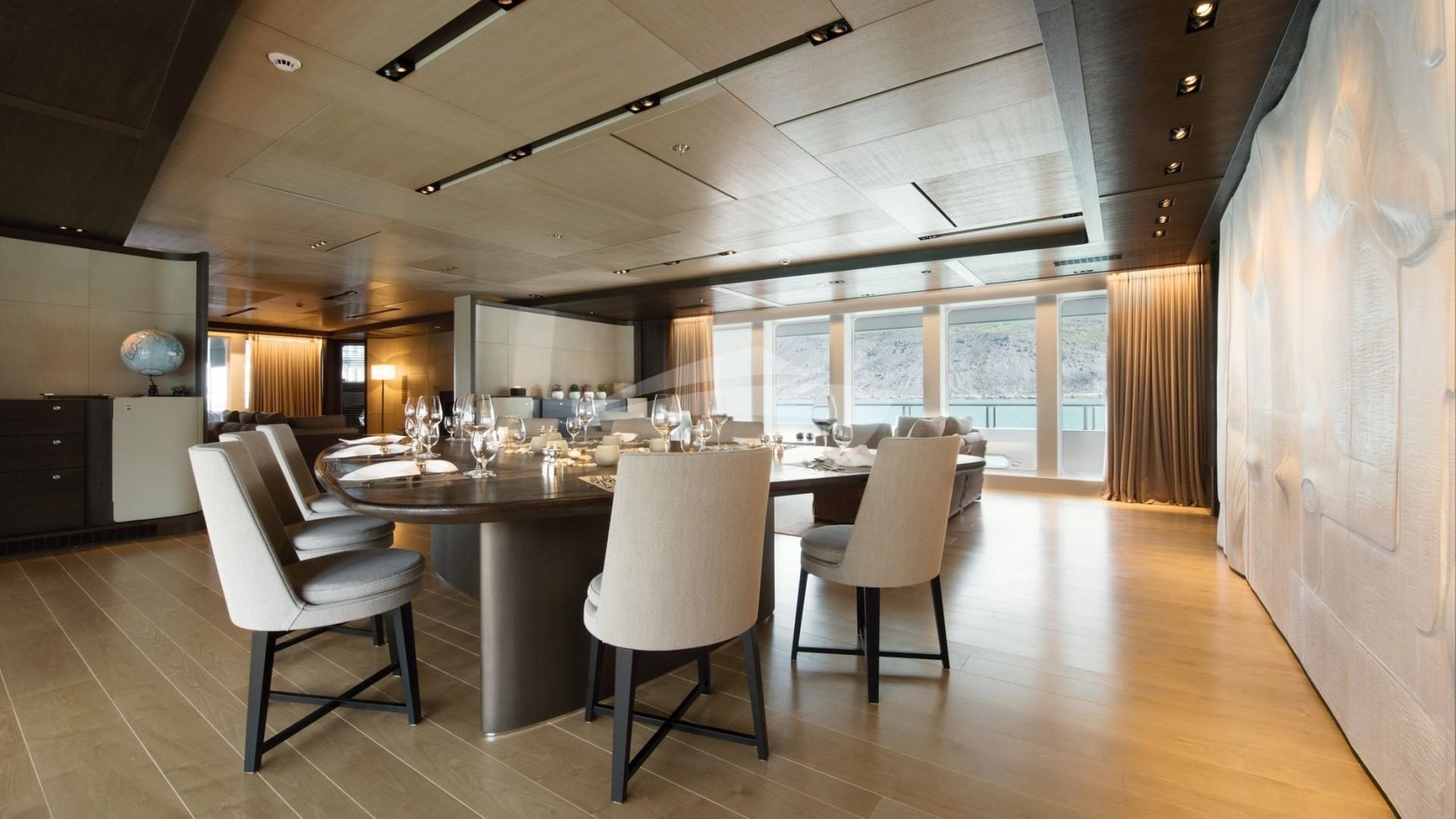 Main Deck - Main Salon - Dining