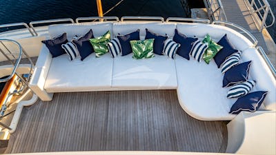 Mid deck seating