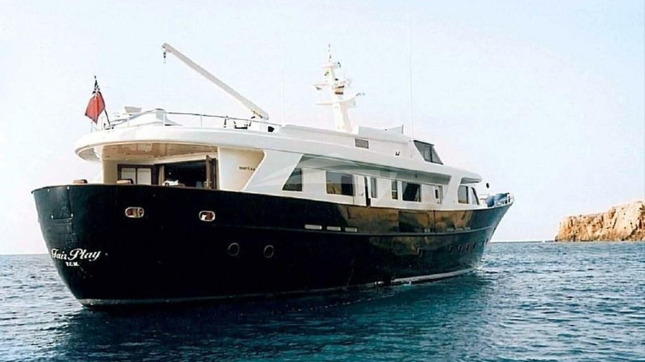 Charter DON CIRO Benetti 33m motor yacht Charter Index