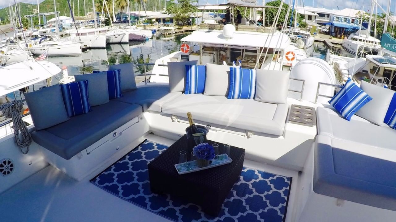 Flybridge cocktail and lounge area