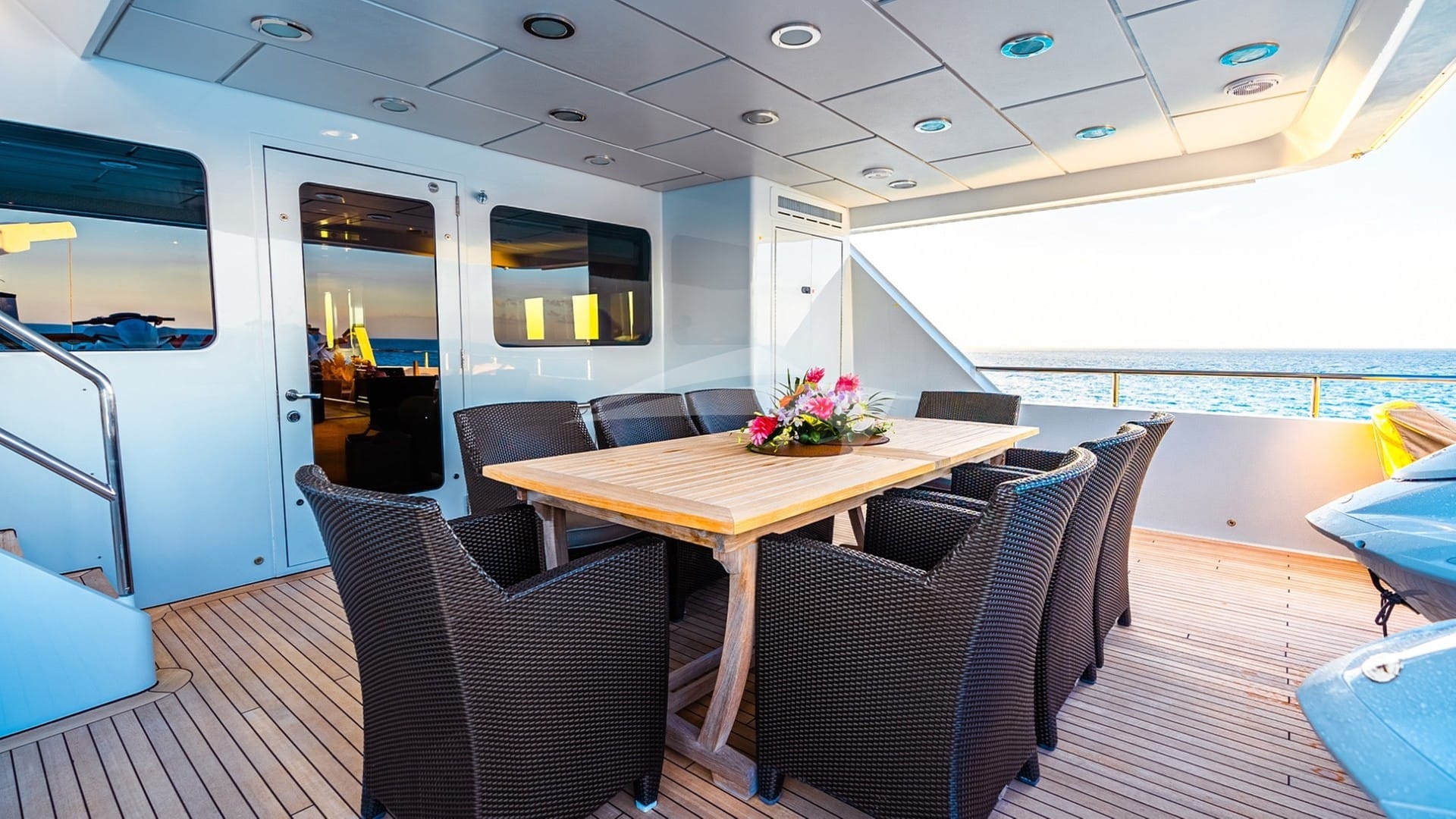 Skylounge Deck Dining