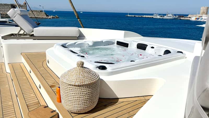 QUEEN MARE 58m motor yacht charter, photo 3