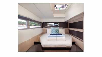 Starboard aft guest queen berth suite