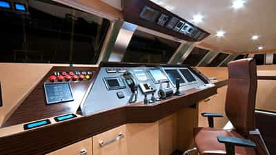 Captain table