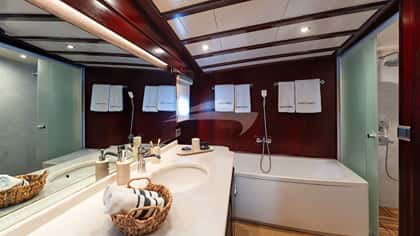 ALWAYS SMILE 33m motor yacht charter, photo 7