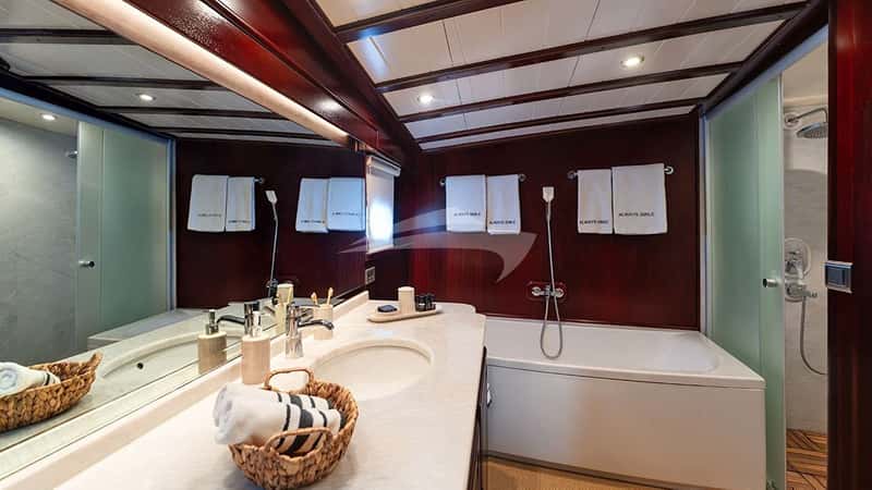 ALWAYS SMILE 33m motor yacht charter, photo 7