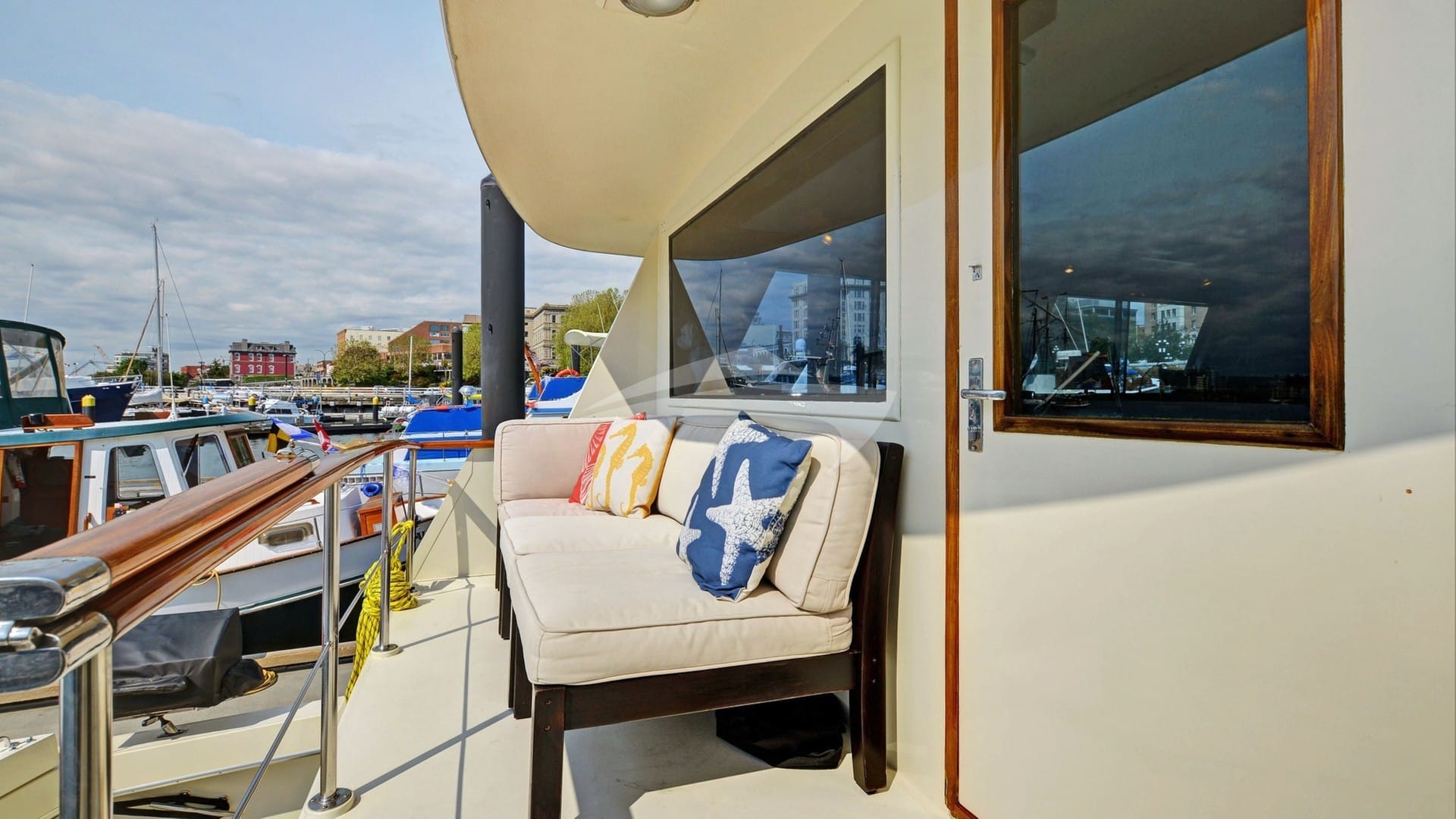 Aft Deck Seating
