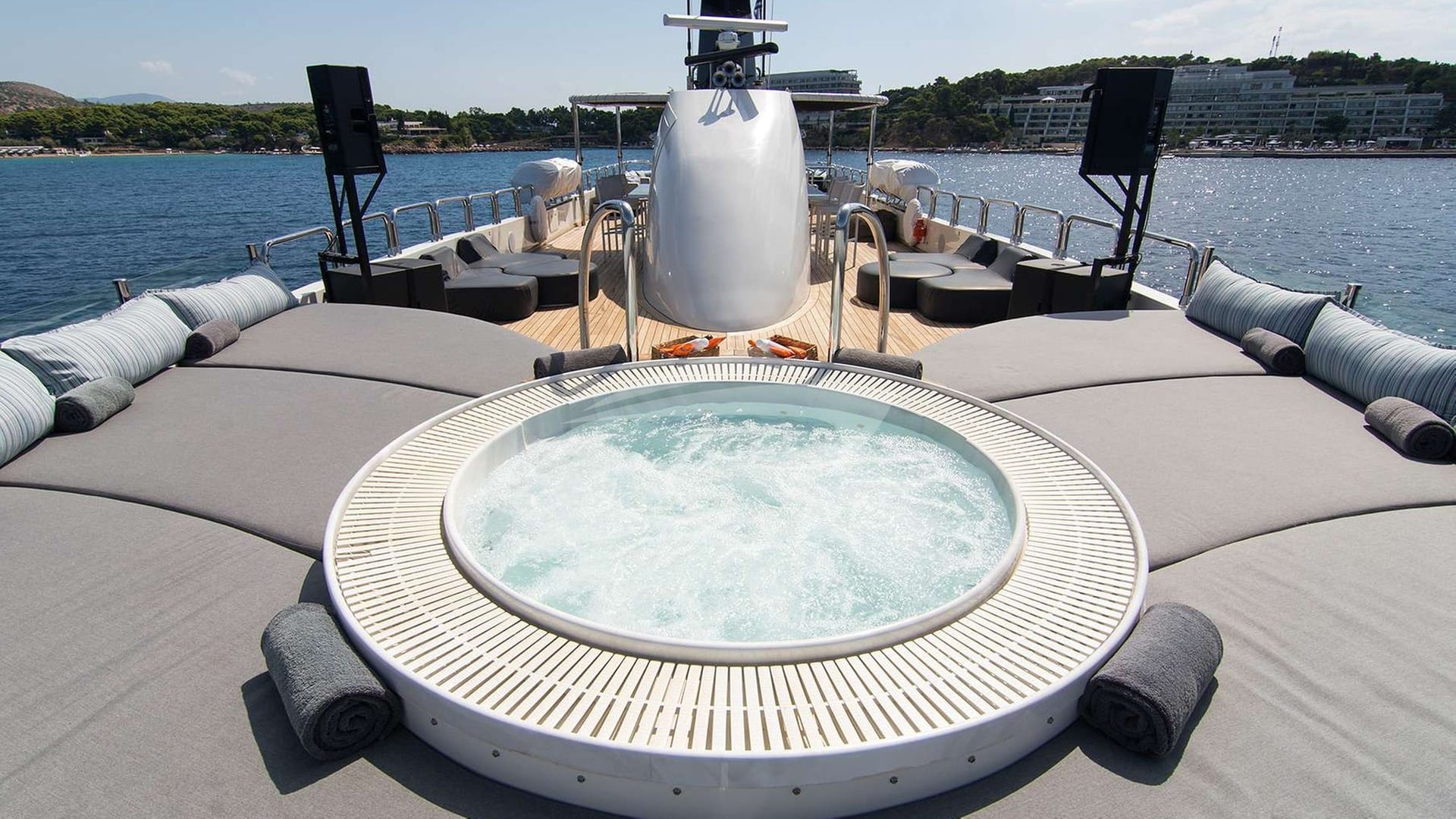 Deck Jacuzzi