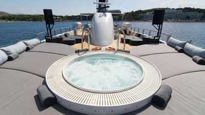 Deck Jacuzzi