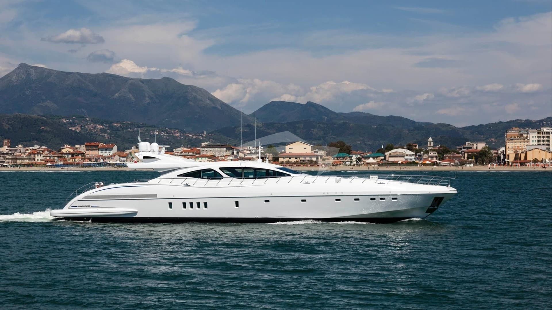 CRAZY, Motor yacht, 39.6 m