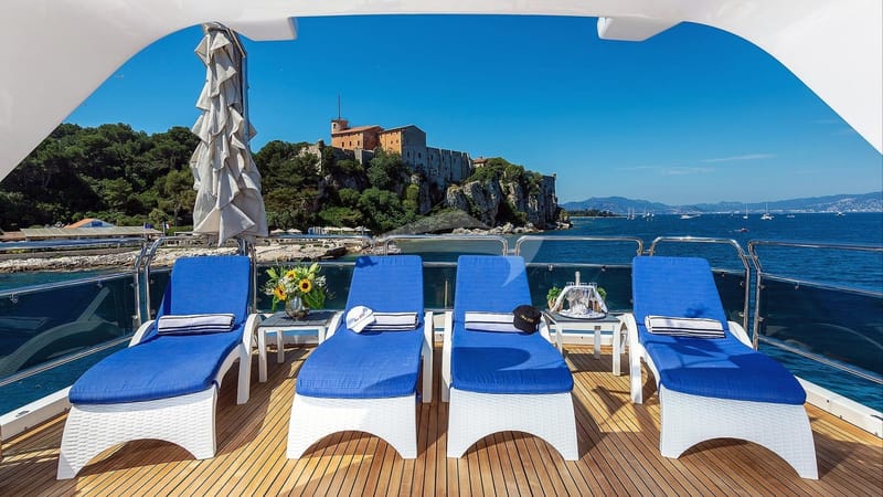 Sundeck and loungers