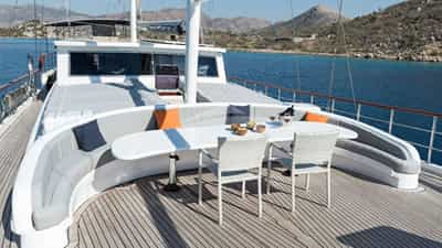 Foredeck Seating