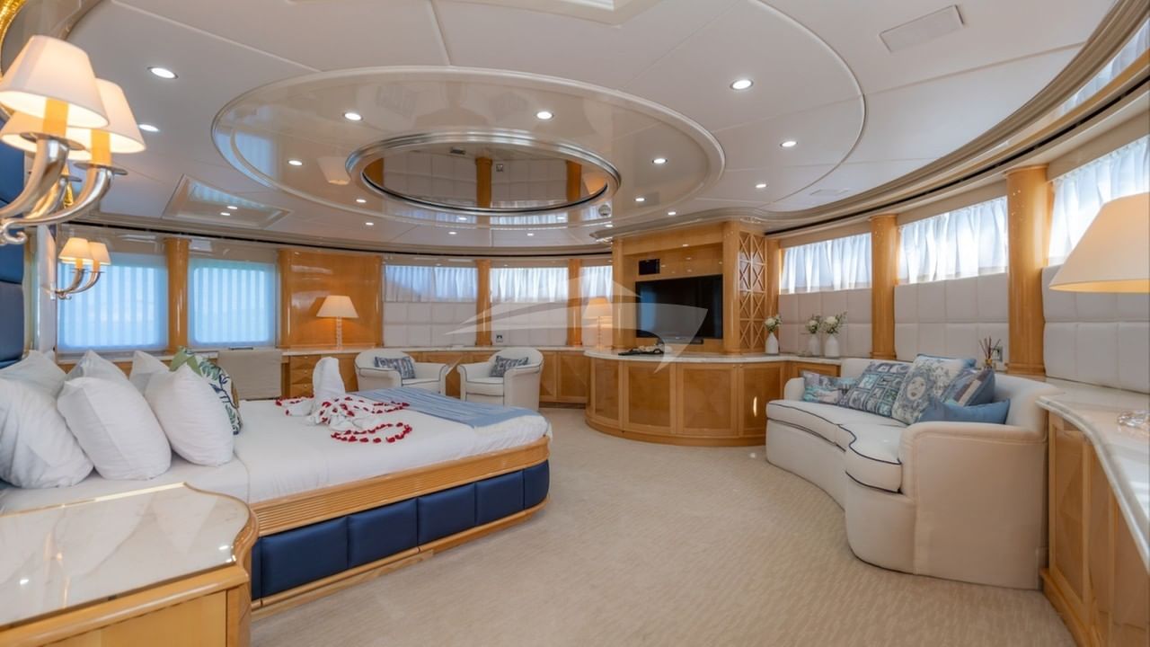 Full beam master stateroom