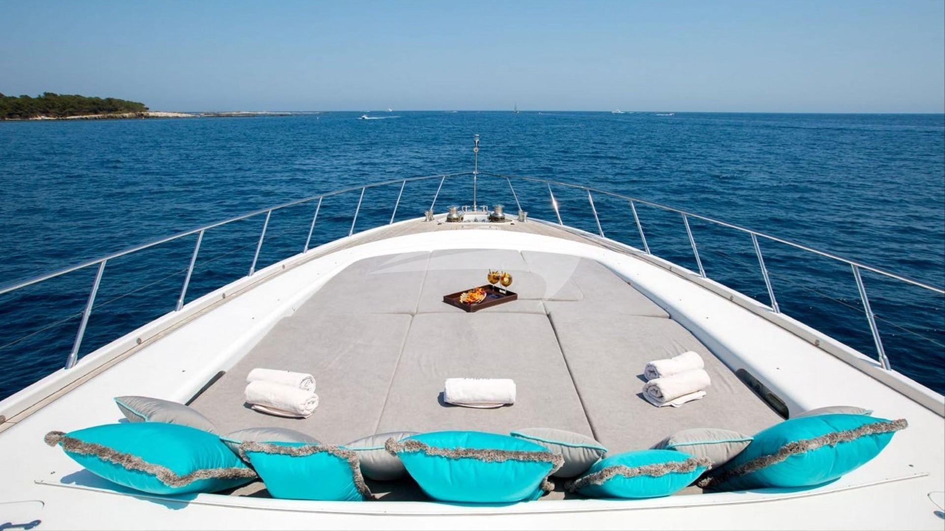 Sun pads and deck space