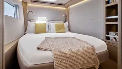 Queen berth guest suite