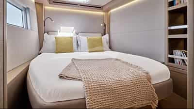 Queen berth guest suite