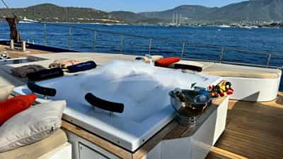The Foredeck Jacuzzi