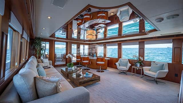 MAGNUM RIDE yacht charter photo 3