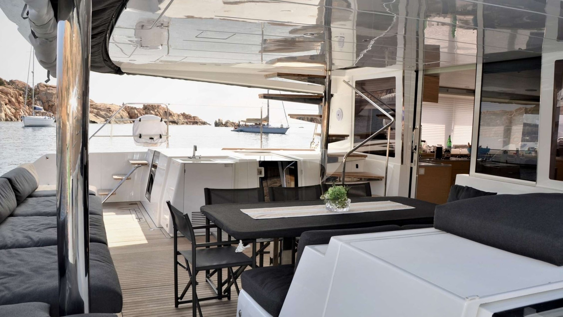 Aft dinette