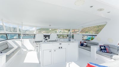 Flybridge helm, bar and seating
