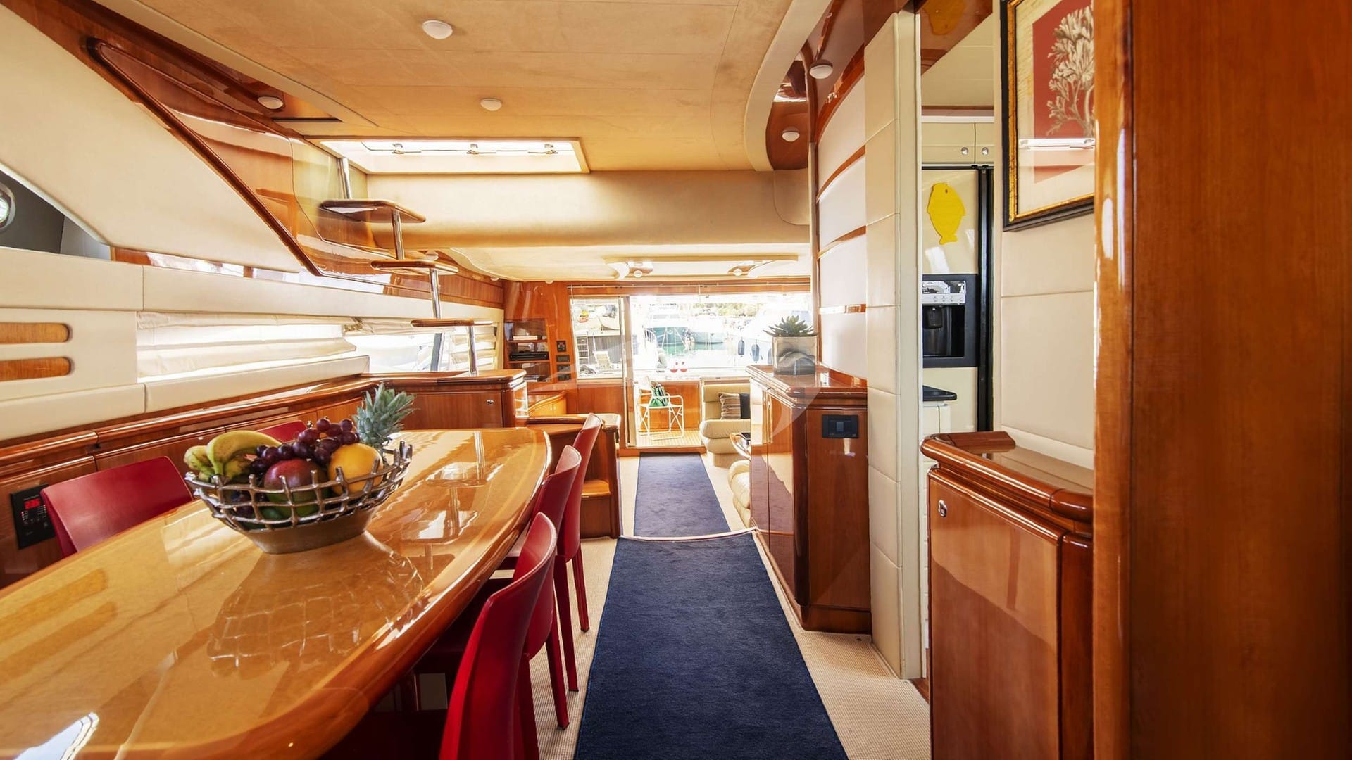 Saloon & Dining Area