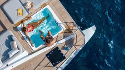 Foredeck jacuzzi