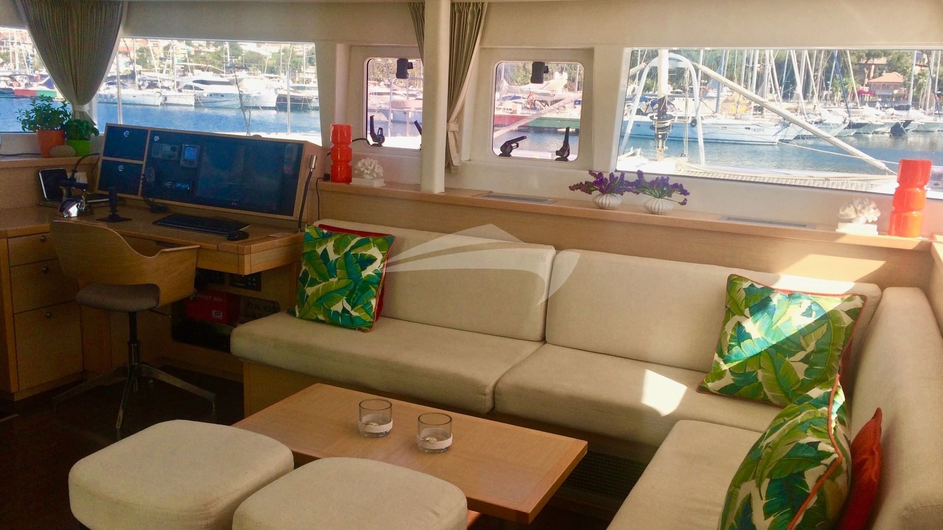 Comfortable Main Salon